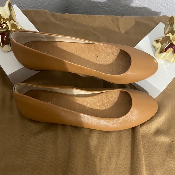 Cute, ballet, leather flats!! - Picture 2 of 4